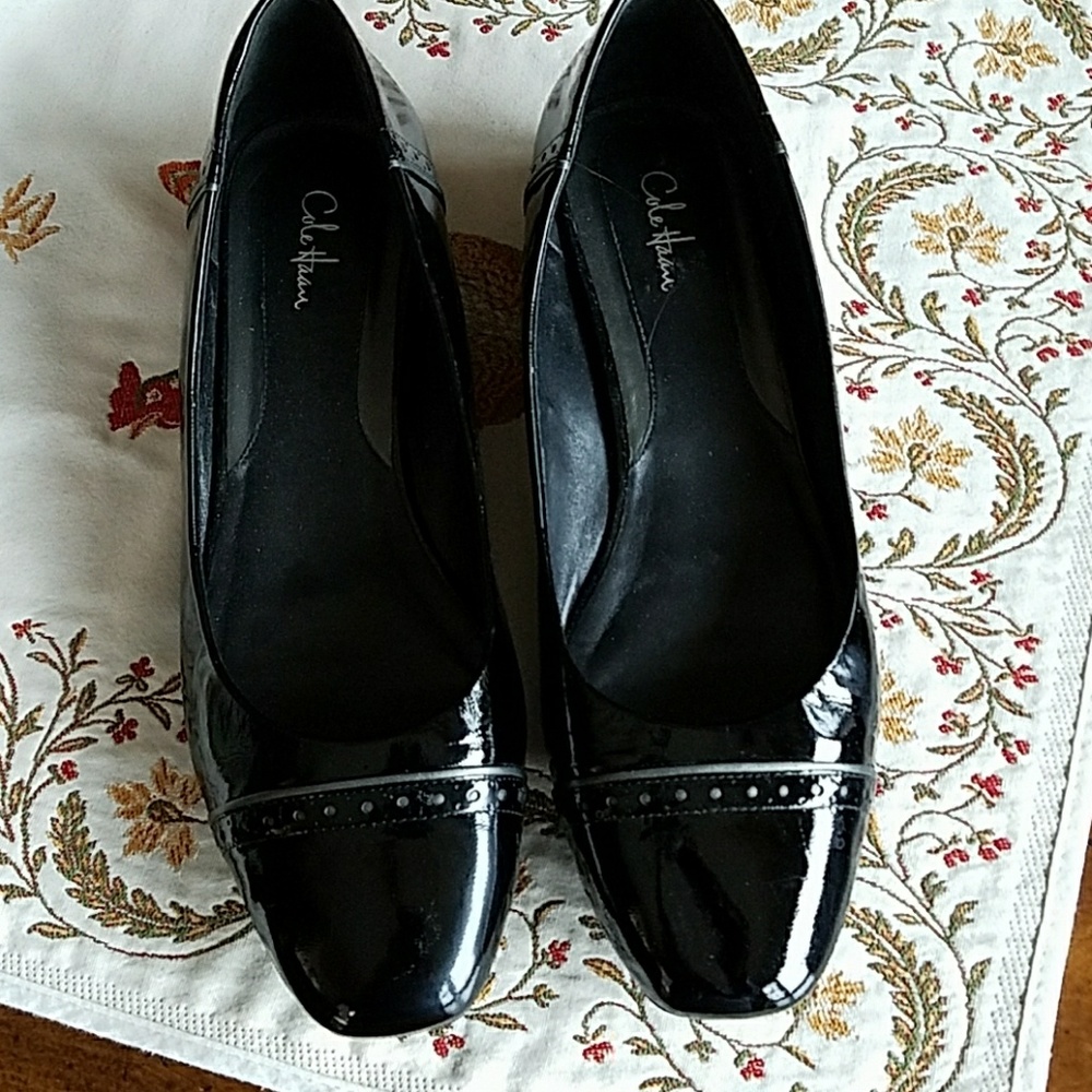 Cole Haan black patent flats size. Size 11m